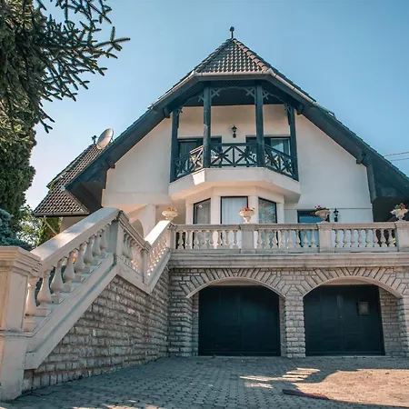 Villa Viktória-3